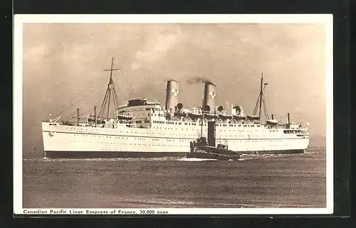 AK Canadian Pacific Liner Empress of France mit Schlepper