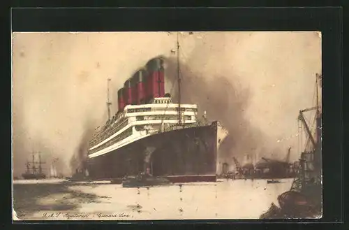 AK R.M.S. Aquitania im Hafen