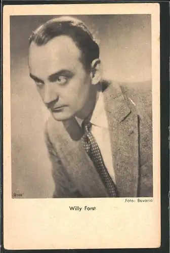 AK Schauspieler Willy Forst im Anzug nachdenklich schauend