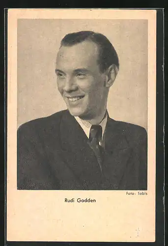 AK Schauspieler Rudi Godden im Anzug zur Seite lächelnd