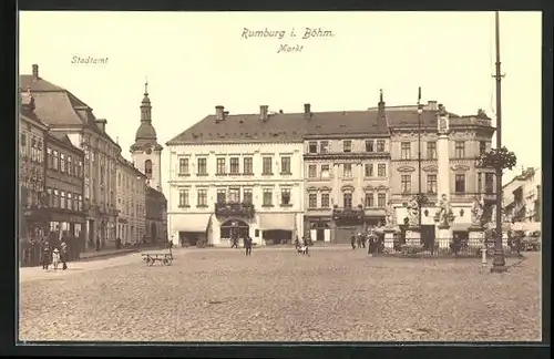 AK Rumburg / Rumburk, Marktplatz mit Stadtamt und Denkmal