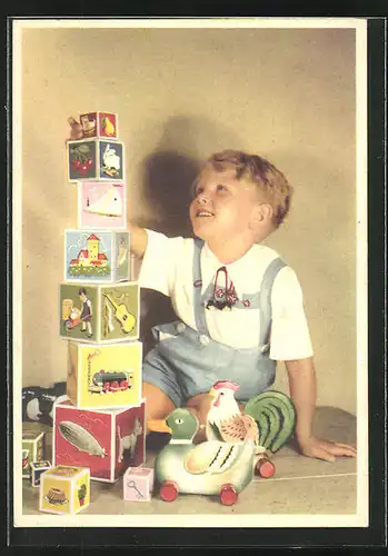 AK Spielzeug, Junge baut einen Turm aus bunten Würfeln