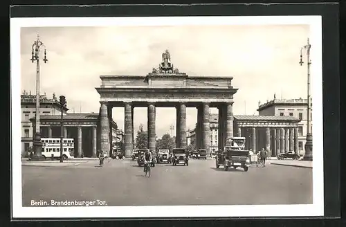 AK Berlin, Brandenburger Tor, Blick zum Pariser Platz