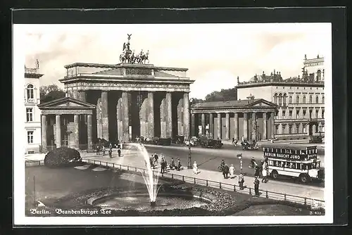 AK Berlin, Brandenburger Tor, Anlagen auf dem Pariser Platz