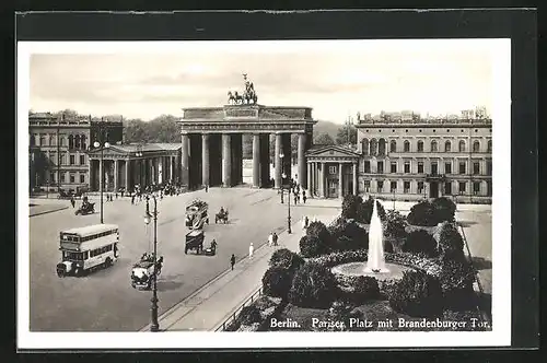 AK Berlin, Pariser Platz mit Brandenburger Tor