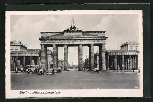 AK Berlin, Brandenburger Tor, Durchblick mit Blick zum Pariser Platz