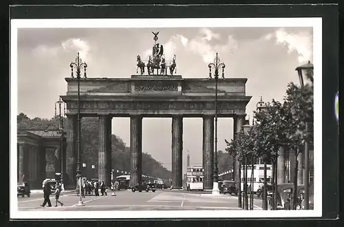 AK Berlin, Brandenburger Tor, Blick zur Siegessäule