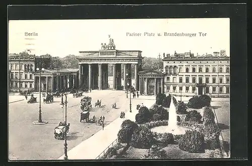 AK Berlin, Brandenburger Tor, Pariser Platz mit Pferdekutschen