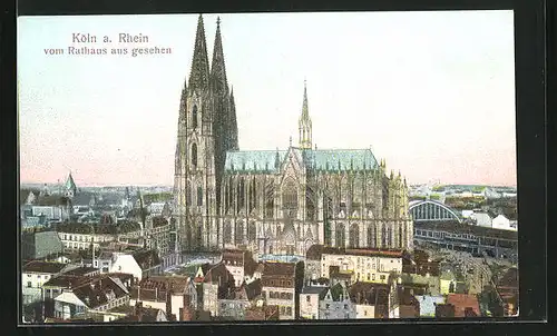 AK Köln a. Rhein, der Dom, Ansicht vom Rathaus aus, Blick über die Stadt zum Bahnhof