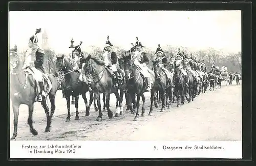 AK Hamburg, Festzug zur Jahrhundertfeier März 1913, 5. Dragoner der Stadtsoldaten zu Pferd, Volksfest