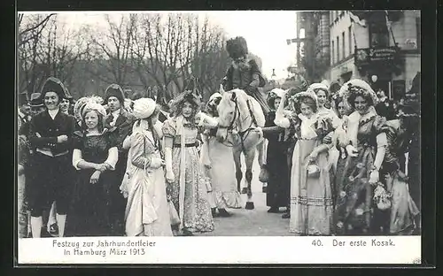 AK Hamburg, Festzug zur Jahrhundertfeier März 1913, 40. der erste Kosak wird von damen begrüsst, Volksfest