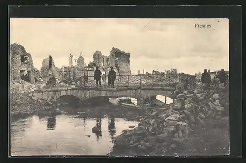 AK Fresnes, Gebäuderuinen an der kleinen Brücke