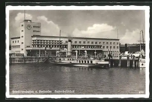 AK Friedrichshafen /Bodensee, Partie am Hafenbahnhof