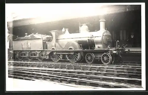 Foto-AK Englische Eisenbahn No. 305 im Bahnhof