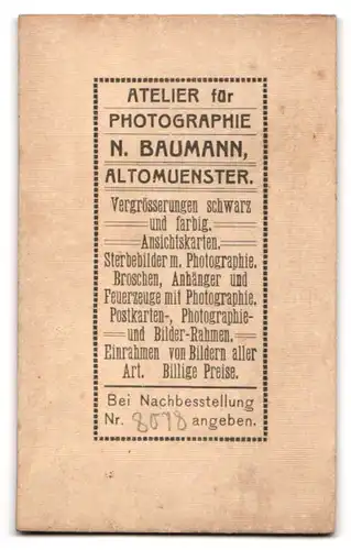 Fotografie N. Baumann, Altomünster, Portrait Frau im Biedermeierkleid mit Halskette