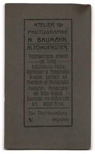 Fotografie N. Baumann, Altomünster, Portrait Herr im Anzug mit Moustache udn Krawatte