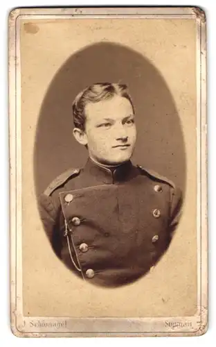 Fotografie J. Schönnagel, Stuttgart, Marien-Str. 14, Portrait junger Soldat in Chevaulegers Uniform Rgt. 135