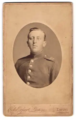 Fotografie Eduard Erfurt, Erfurt, Langebrücke, Portrait Soldat Gustaf Kästner in Uniform Rgt. 71