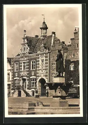 AK Husum, Rathaus und Brunnen