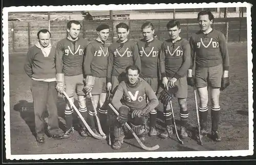 Fotografie Feldhockey-Mannschaft, Trikot's mit Aufdruck V 1907