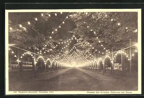 AK Dresden, Internationale Hygiene-Ausstellung 1911, Strasse der fremden Nationen bei Nacht