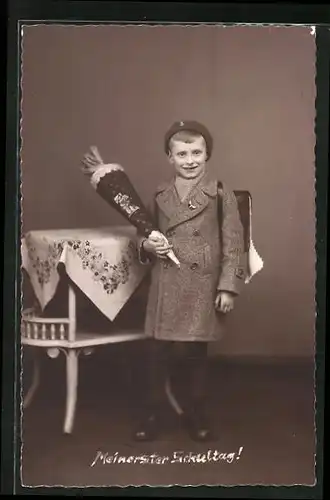 Foto-AK Mädchen mit Zuckertüte zum Schulanfang