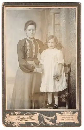 Fotografie Proctor & Co., West Croydon, 12, Station Rd., Portrait bürgerliche Dame mit kleiner Tochter