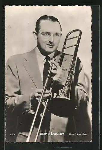 AK Musiker Tommy Dorsey mit Posaune