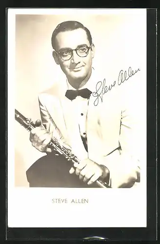 AK Musiker Steve Allen mit Klarinette