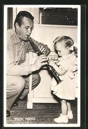 AK Musiker Wayne Morris mit kleinem Mädchen