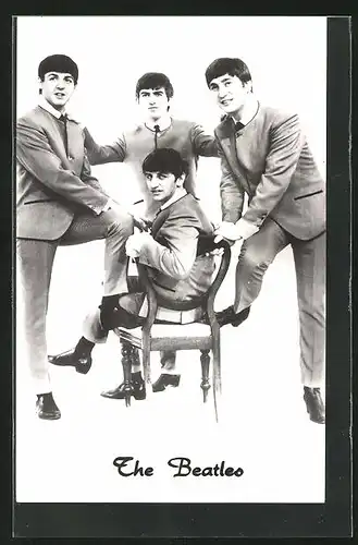 AK Musikergruppe The Beatles mit Stuhl