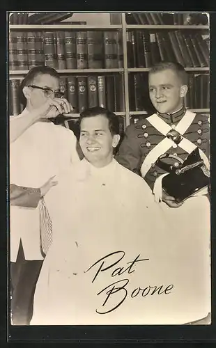 AK Musiker Pat Boone beim Friseur