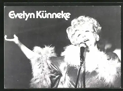 AK Musikerin Evelyn Künneke auf der Bühne