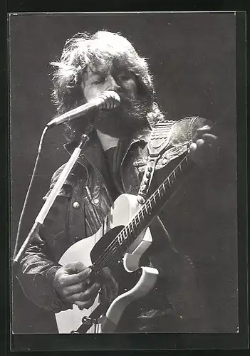 AK Musiker Peter Maffay mit Gitarre