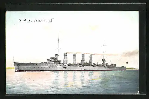 AK Kriegsschiff SMS Stralsund passiert Küste
