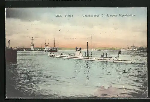AK Kiel, U-Boot 12 mit neuer Signalstation im Hafen