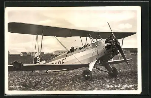 AK Flugzeug Focke-Wulf Stieglitz auf dem Landeplatz, 