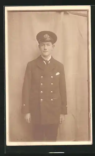 Foto-AK Junger Offizier eines Kriegsschiffes ion Uniform