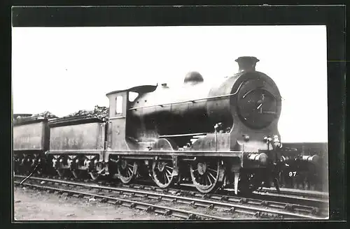 AK Englische Eisenbahn 9455, mit Güterwaggons