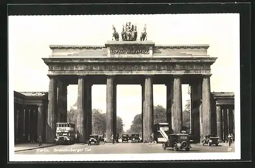 AK Berlin, Blick gen West durch das Brandenburger Tor