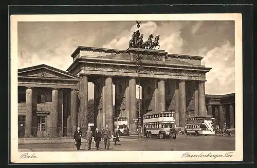 AK Berlin, Omnibusse am Brandenburger Tor