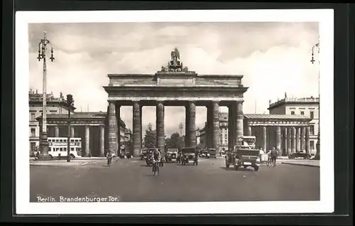 AK Berlin, Blick aufs Brandenburger Tor gen Ost