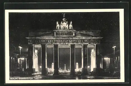 AK Berlin, Brandenburger Tor bei Nacht