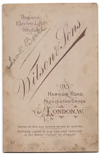 Fotografie Wilson & Sons, London-W., 95, Harrow Road, Portrait bürgerliches Paar in modischer Kleidung