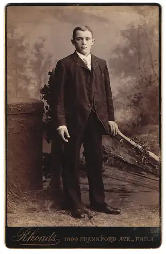 Fotografie Rhoads, Philadelphia, PA, 1800, Frankford Ave., Portrait junger Mann in modischer Kleidung