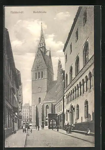 AK Hannover, Blick auf die Marktkirche von der Strasse aus