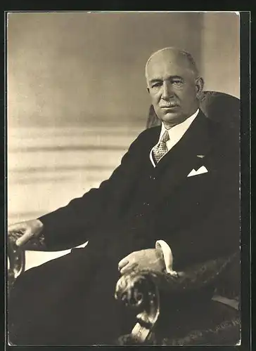 AK Edvard Benes im Anzug auf Sessel