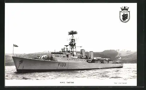 AK Kriegsschiff HMS Tartar F133, an der Küste