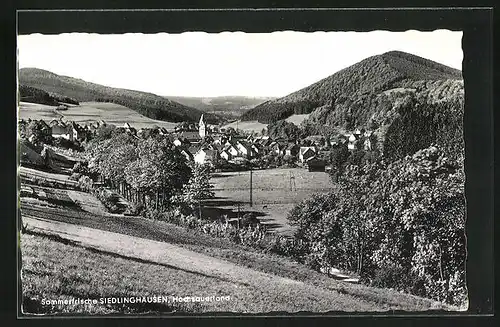 AK Siedlinghausen, Ortsansicht mit Kirche und Gebirge