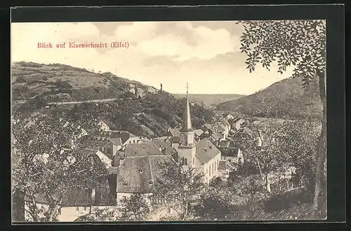 AK Eisenschmitt /Eifel, Ortsansicht mit Kirche